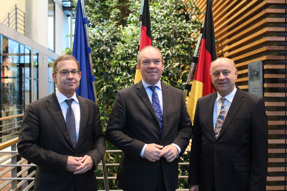 Philipp Murmann MdB mit Gesprchspartnern