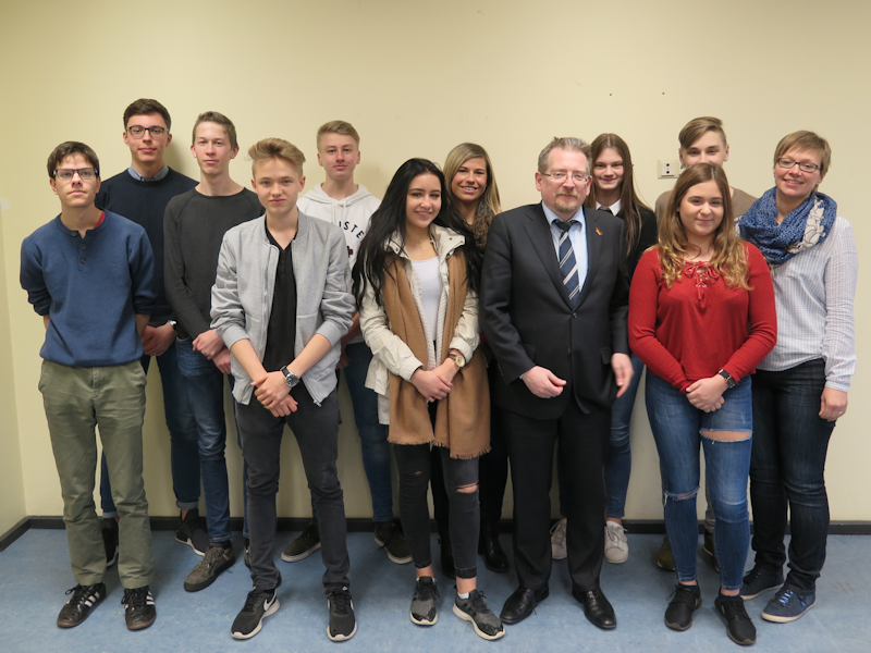 Gruppenbild mit Abgeordnetem
