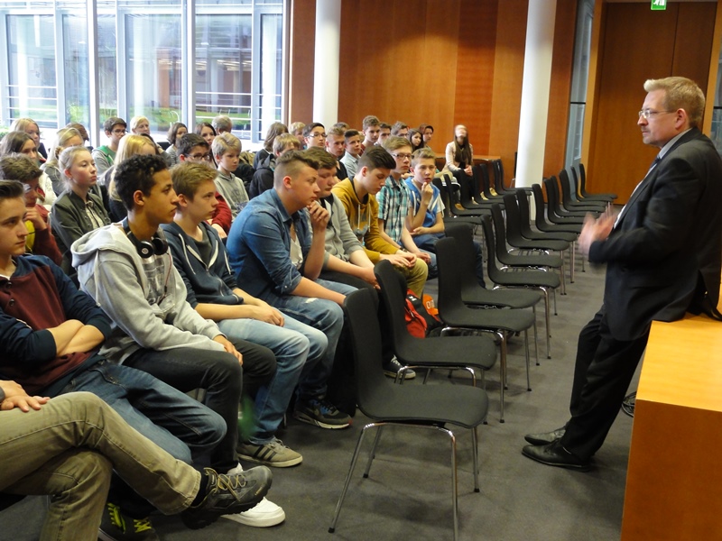im Gesprch mit den Schlern des Campe-Gymnasiums
